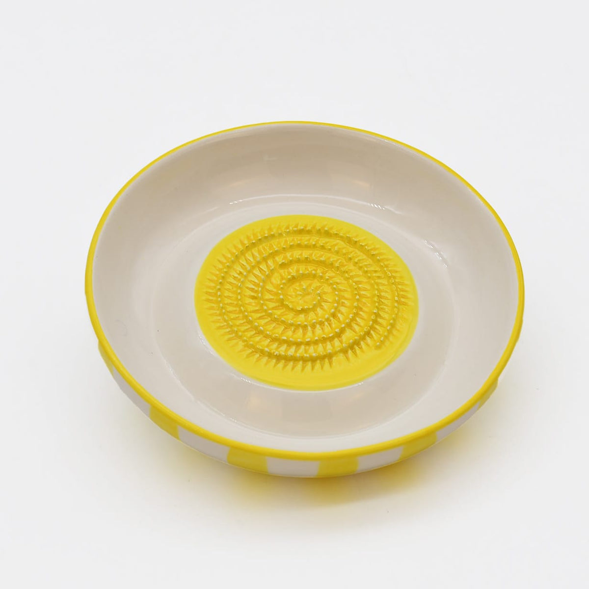Assiette à râper artisanale portugaise en céramique jaune & blanc Assiette à râper rayée "Costa Nova Mar" - Jaune