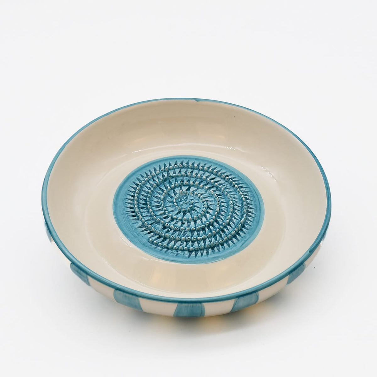 Assiette à râper artisanale portugaise en céramique turquoise & blanc Assiette à râper rayée "Costa Nova Mar" - Turquoise