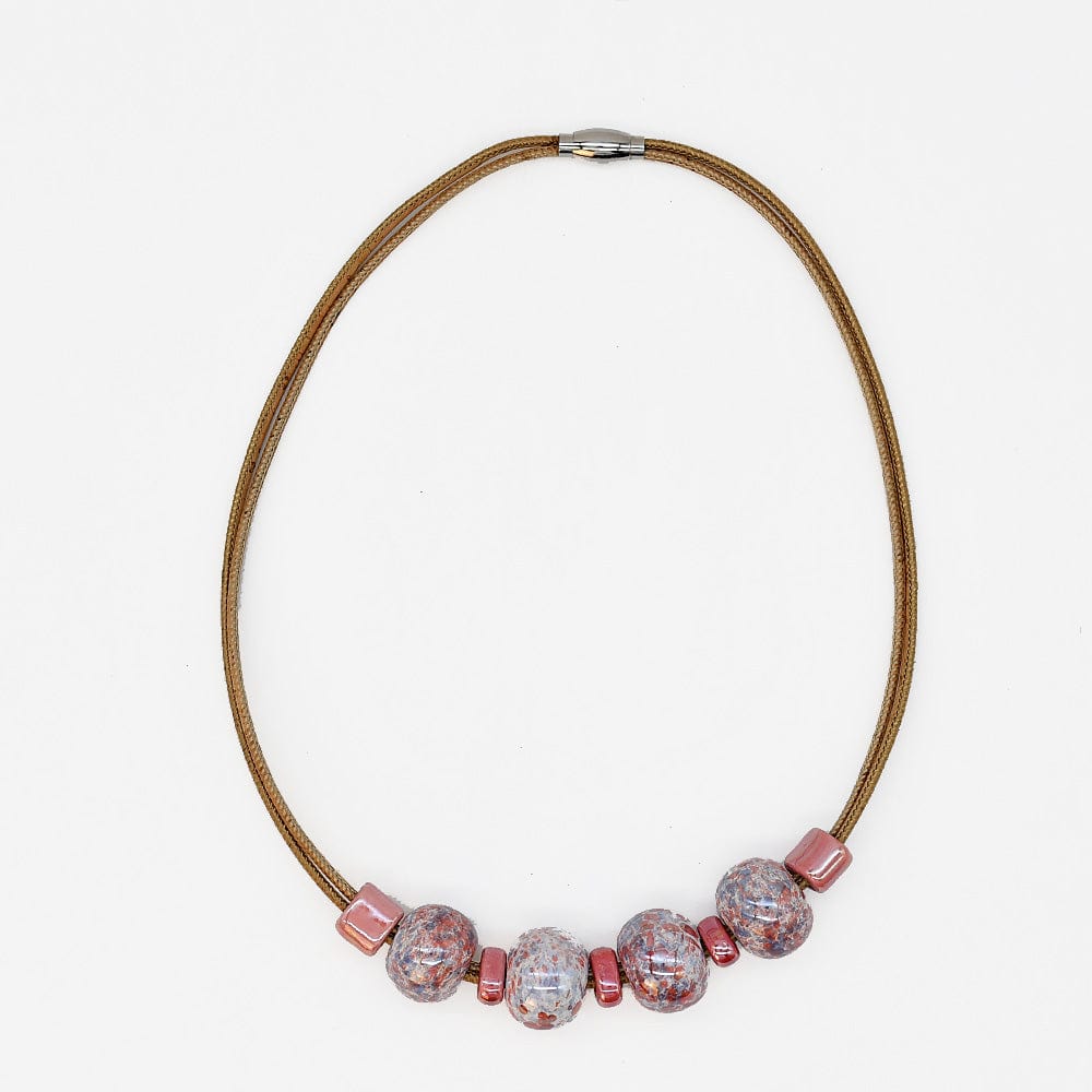 Collier en liège et 4 perles roses Collier en liège et perles - Rose