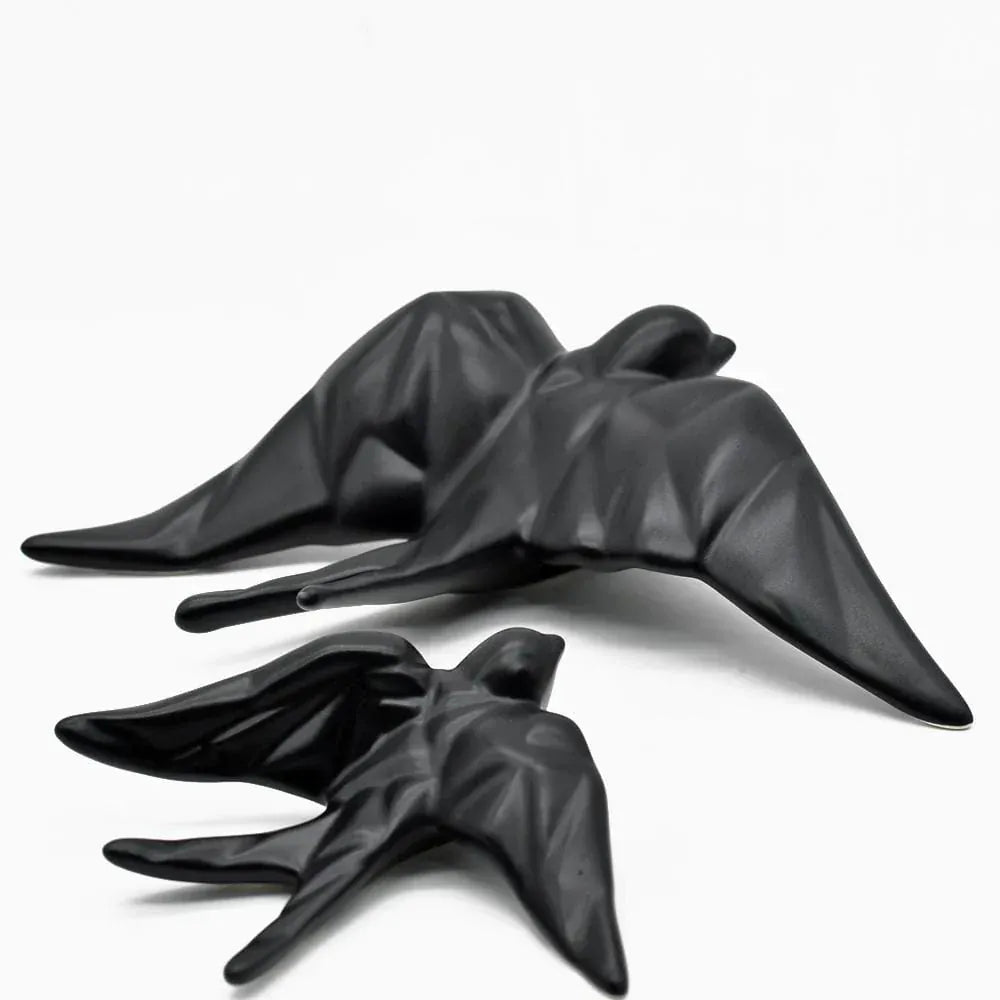 hirondelle en céramique stylisée et modernisée noire mat, dans sa boîte cadeau Luisa Paixão. Coffret hirondelle stylisée - Noir mat