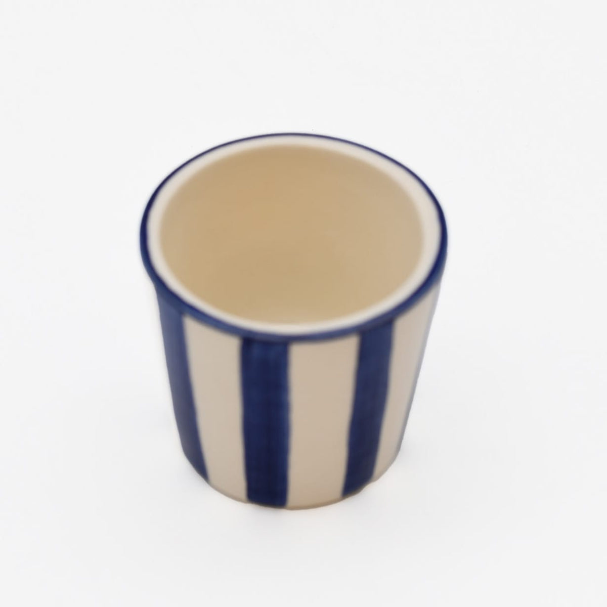 Tasse espresso Costa Nova artisanale bleue peinte main Tasse à espresso rayée "Costa Nova Mar" - Bleu