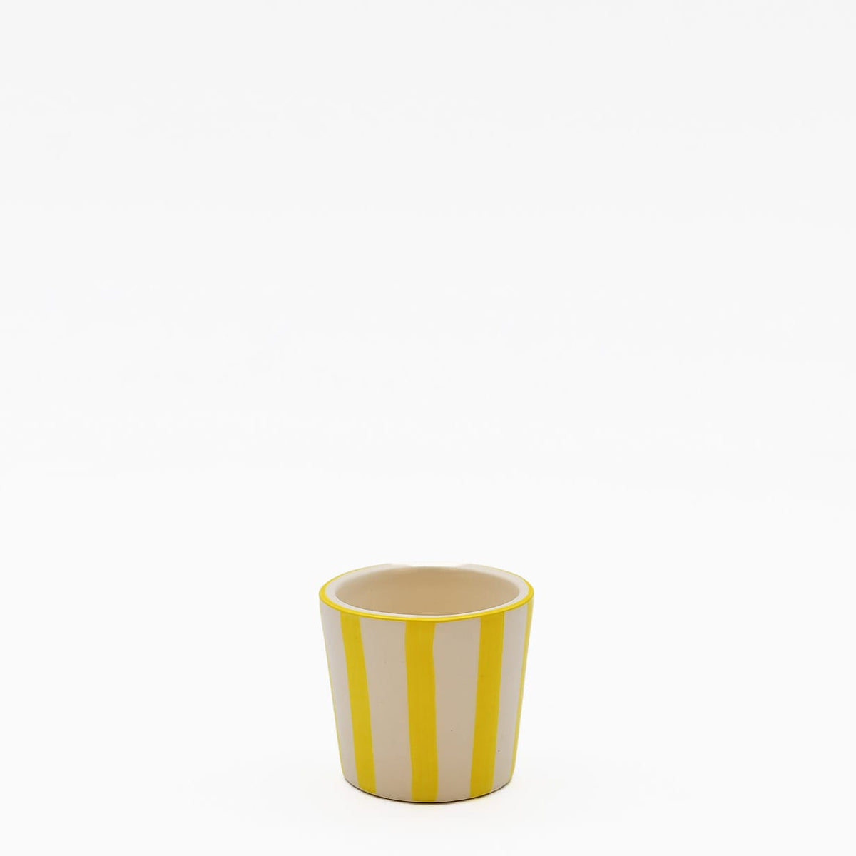 Tasse espresso Costa Nova artisanale jaune peinte main Tasse à espresso rayée "Costa Nova Mar" - Jaune