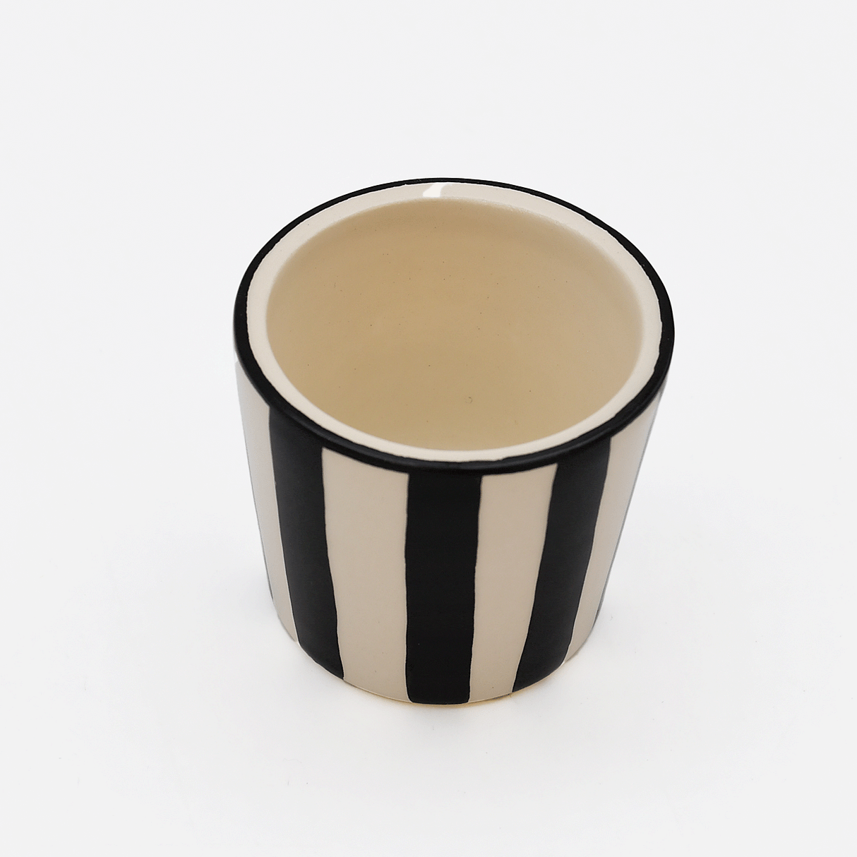Tasse espresso Costa Nova artisanale noire peinte main Tasse à espresso rayée "Costa Nova Mar" - Noir