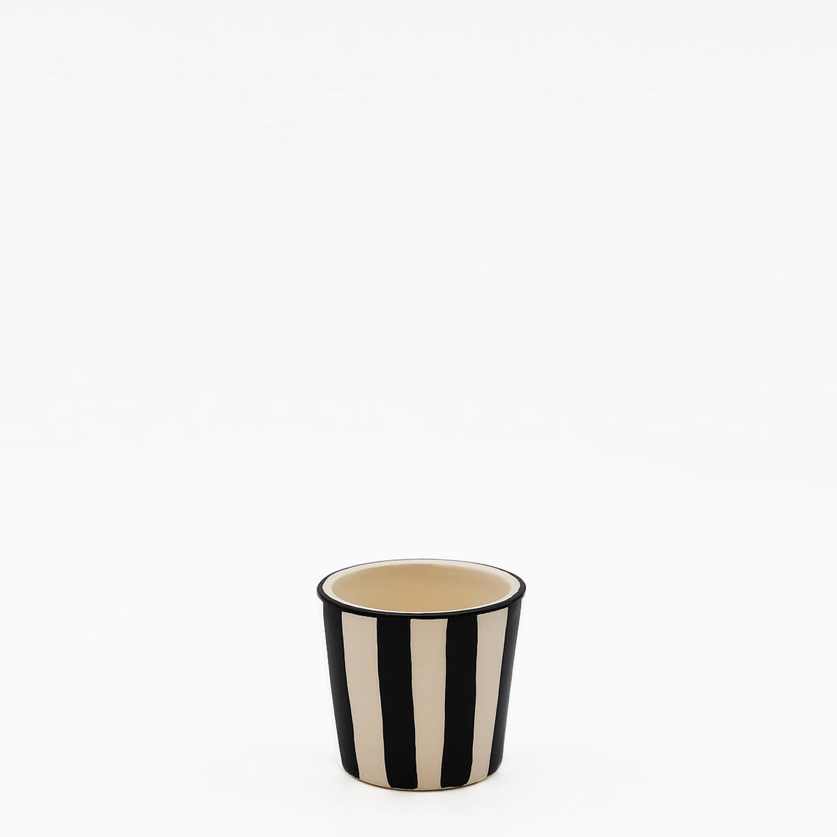 Tasse espresso Costa Nova artisanale noire peinte main Tasse à espresso rayée "Costa Nova Mar" - Noir
