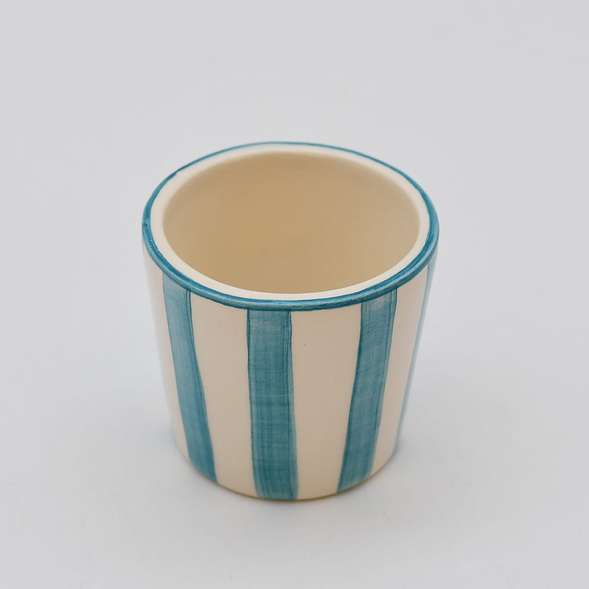 Tasse espresso Costa Nova artisanale turquoise peinte main Tasse à espresso rayée "Costa Nova Mar" - Turquoise