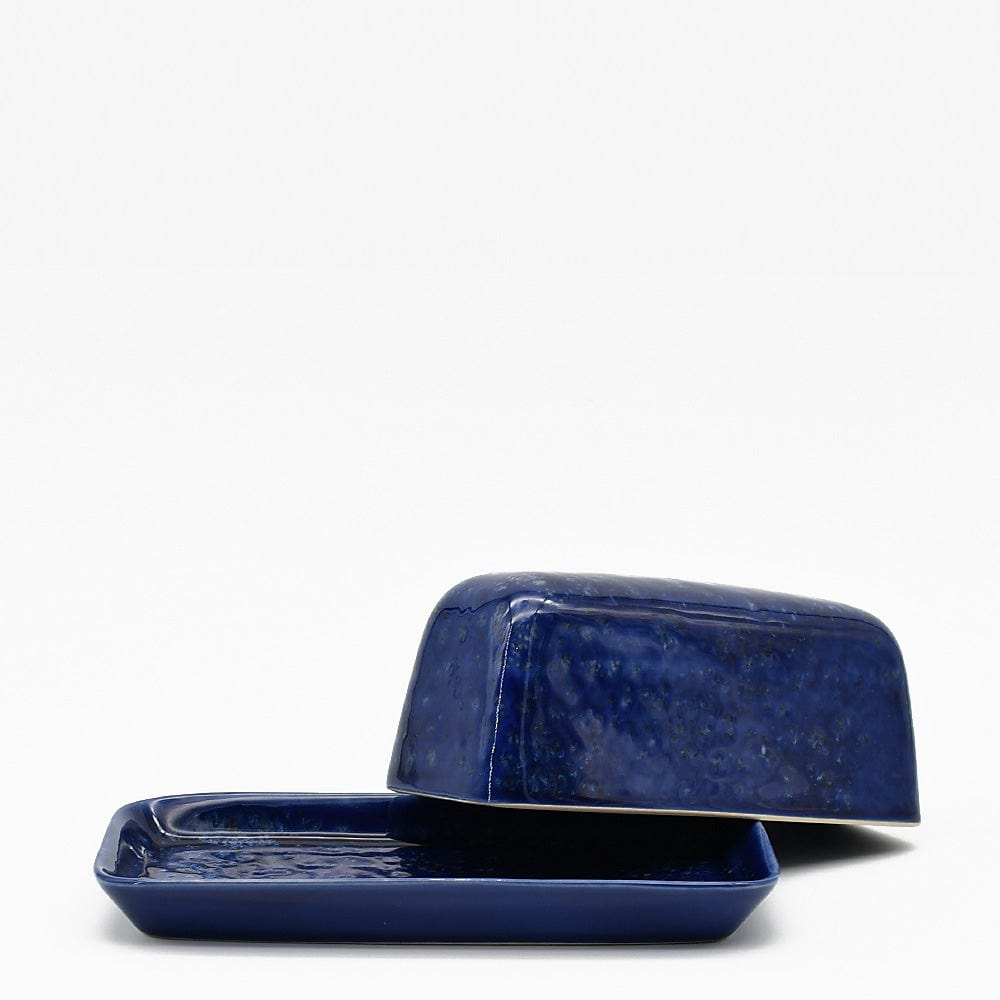 Assiette haute émaillée bleue I Vaisselle portugaise Beurrier en grès “Abbey" - 20cm