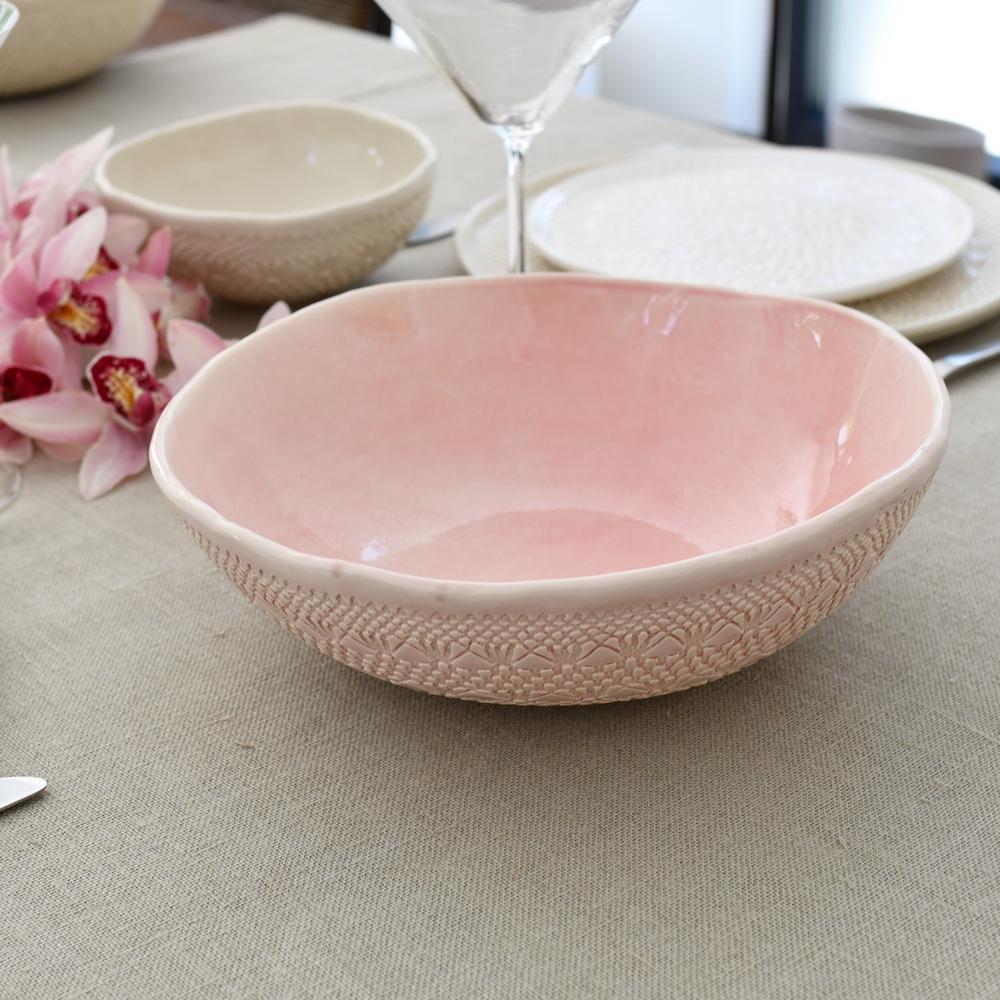 Grand saladier en céramique rose I Motifs dentelles portugaises Grand saladier "Carimbada" rose - 25 cm