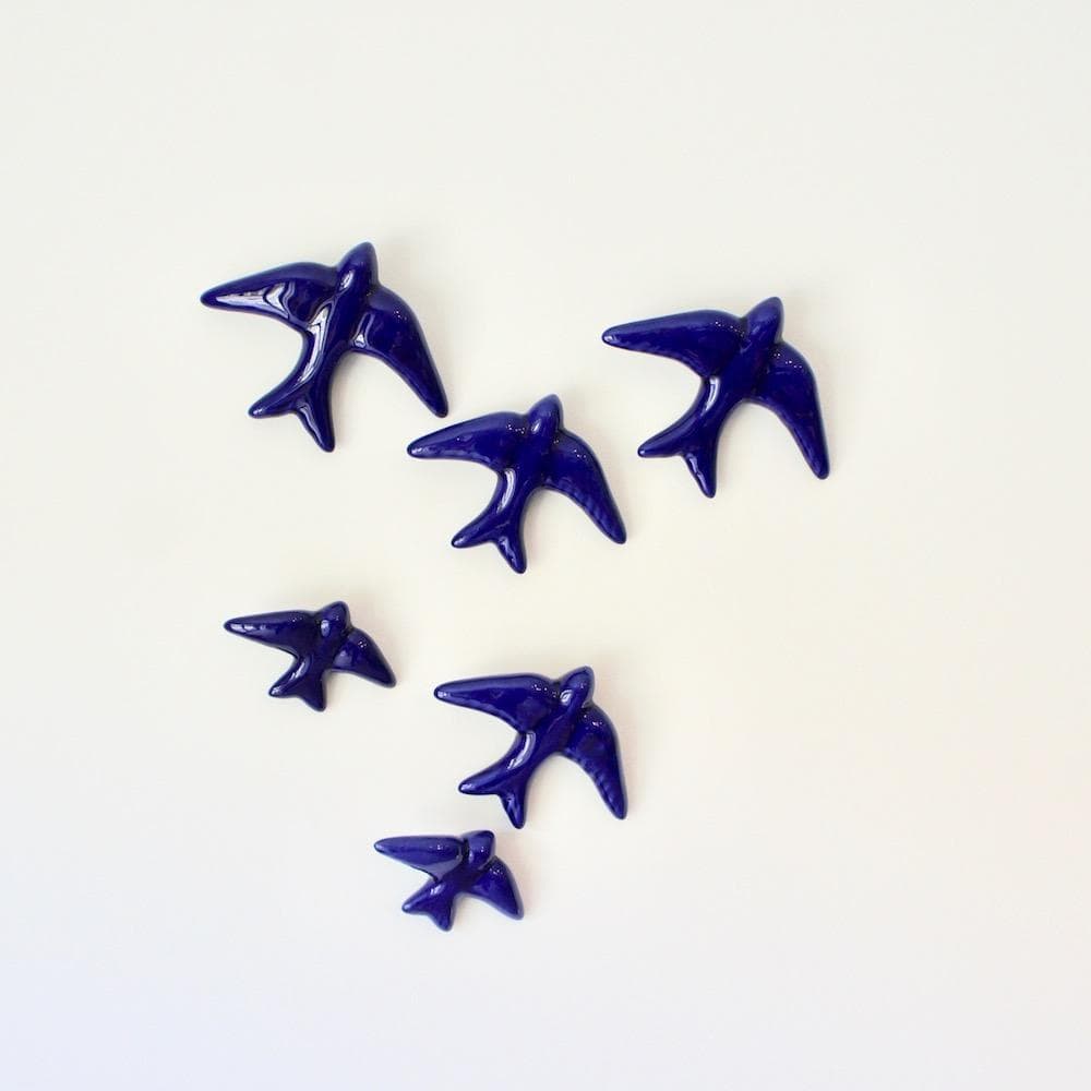 Hirondelle traditionnelle en céramique bleu cobalt