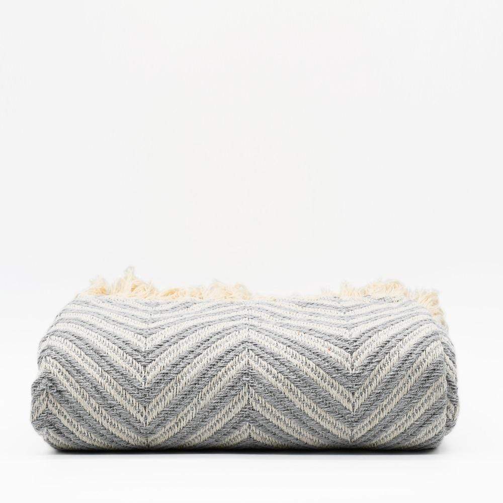 Plaid à franges en coton motifs chevrons gris clair Plaid "chevrons" à franges en coton 200X135 - Gris clair