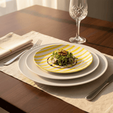 Assiette en porcelaine portugaise I Vaisselle du Portugal en ligne Assiette rayée "Costa Nova Mar" 20cm - Jaune