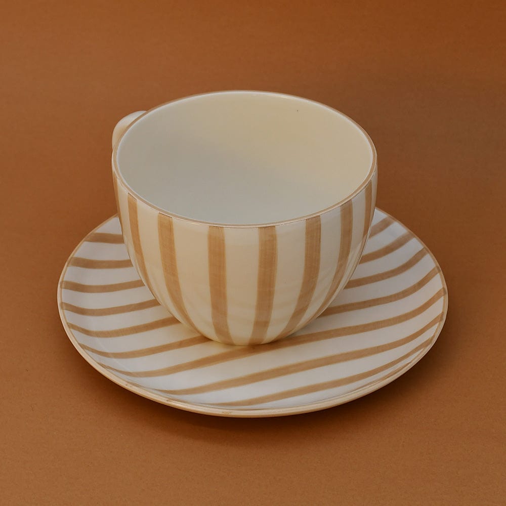 Grande tasse en porcelaine rayée moka et blanc Grande tasse rayée "Costa Nova Mar" - Moka