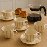 Grande tasse en porcelaine rayée moka et blanc Grande tasse rayée "Costa Nova Mar" - Moka