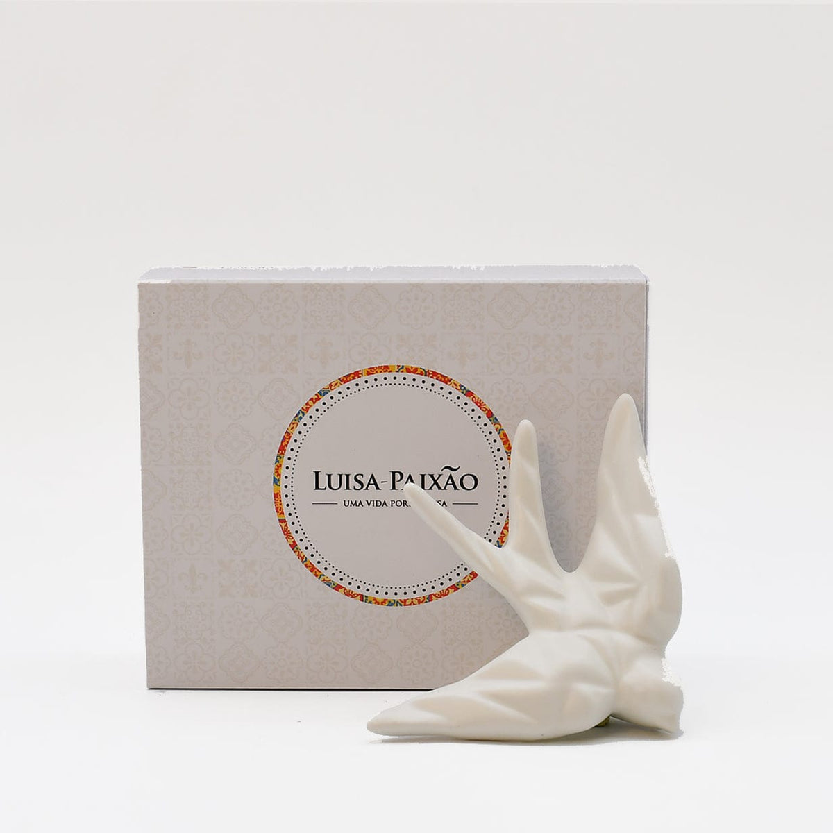 hirondelle en céramique stylisée et modernisée blanc mat, dans sa boîte cadeau Luisa Paixão.  Coffret hirondelle stylisée - Blanc mat