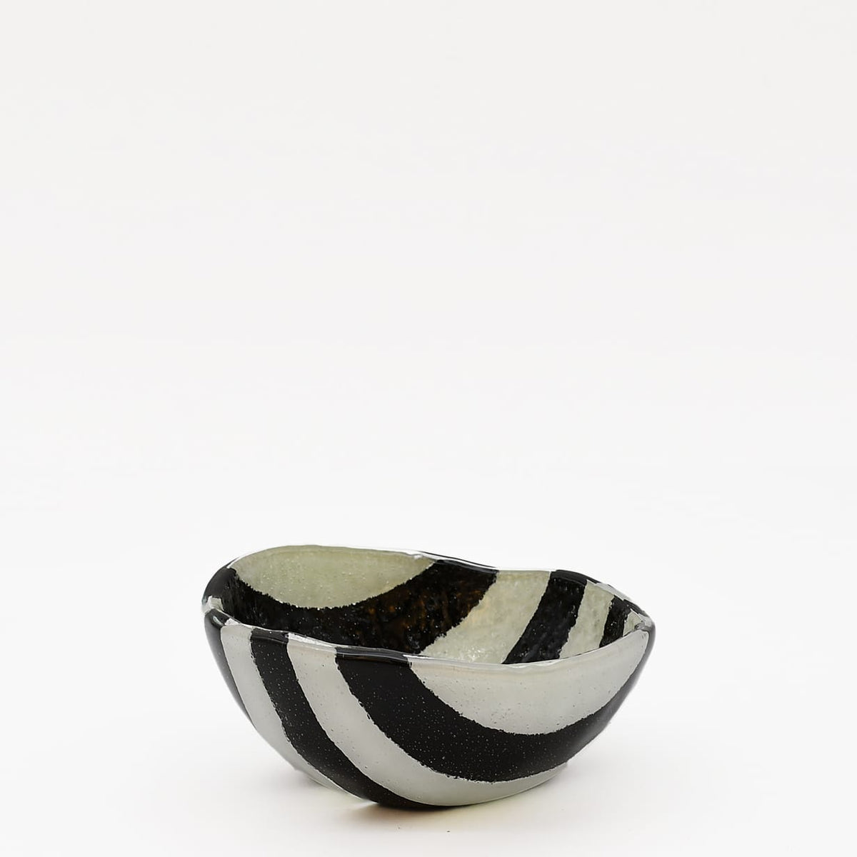 Petit bol en verre de Marinha Grande noir & blanc I Artisanat portugais Saladier en verre "Marinha Grande" - Noir