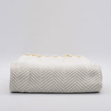 Plaid en coton Gris clair motifs chevrons I Artisanat du Portugal en ligne Plaid en coton "Chevrons" - Blanc