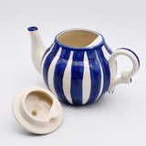 Théière en porcelaine portugaise I Vaisselle du Portugal en ligne Théière rayée "Costa Nova Mar" - Bleue