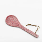 Assiette en céramique beige I Motifs dentelles portugaises #DRAFT Cuillère de table Carimbada Rose