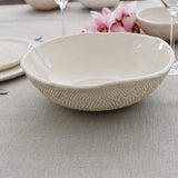 Grand saladier en céramique beige I Motifs dentelles portugaises Grand saladier "Carimbada" beige - 25 cm
