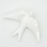 Hirondelle traditionnelle en céramique blanche