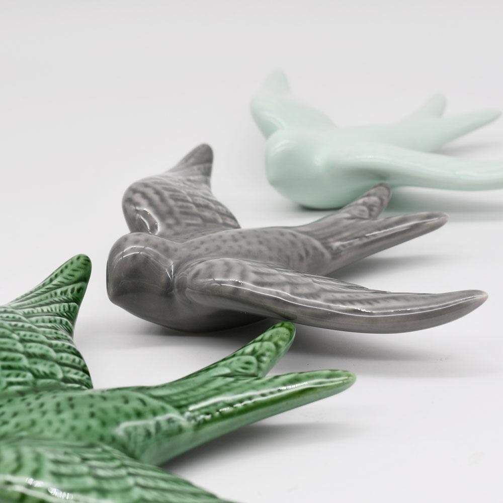 Hirondelle en céramique grise