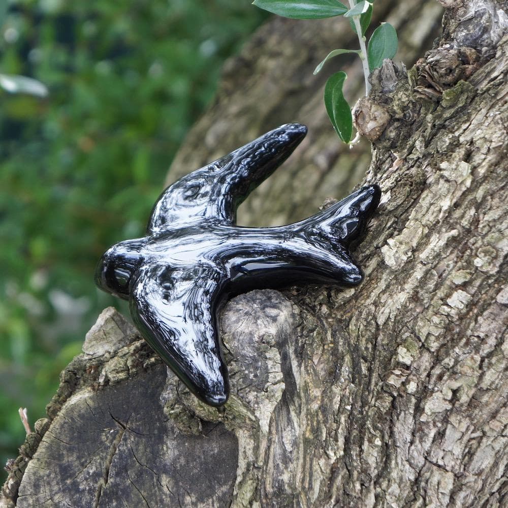 Hirondelle traditionnelle en céramique noire