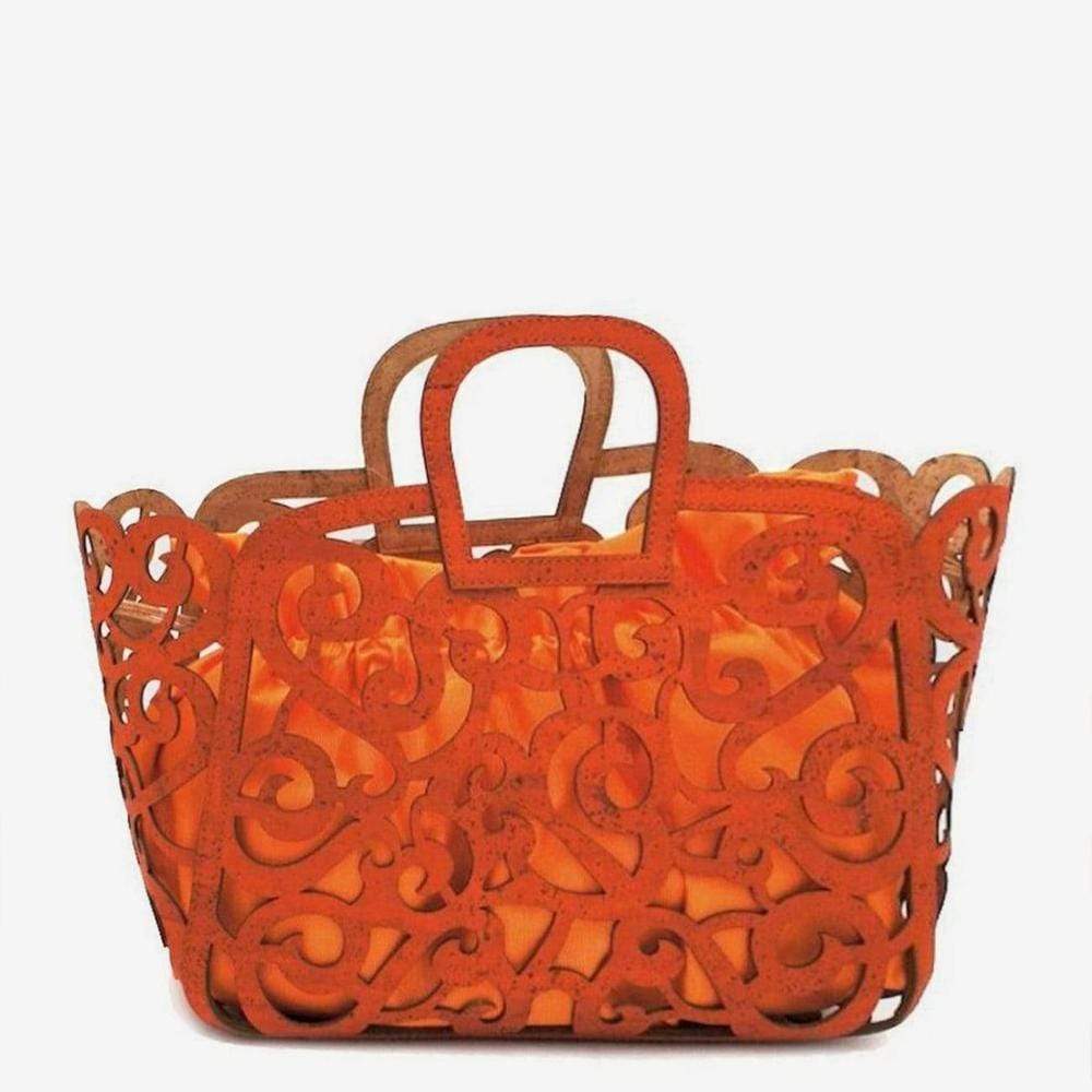 Korb aus orangefarbenem Kork