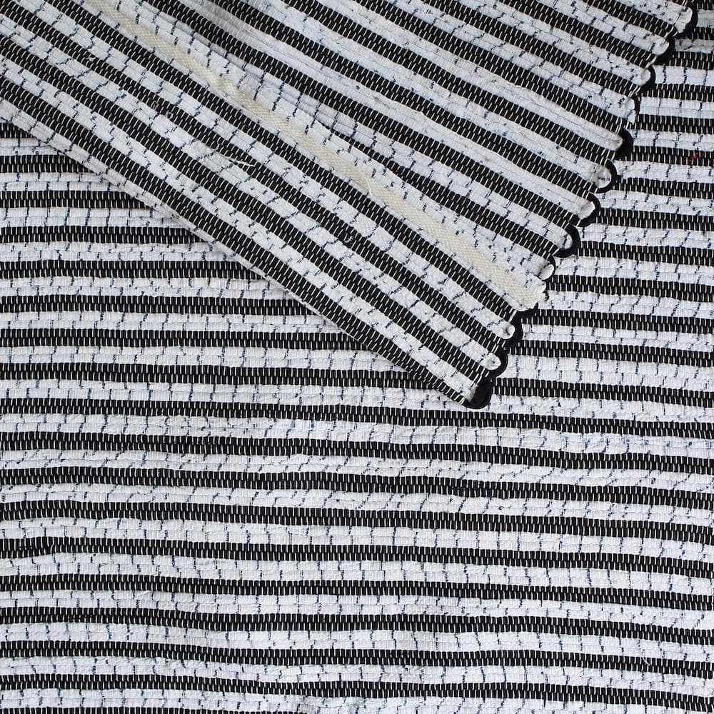 Traditional Portuguese rug 300x50 - Black & White